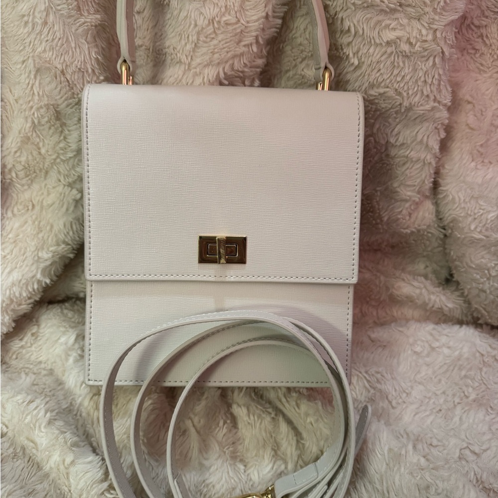 Sophisticated Cream Crossbody Bag with Gold Hardware